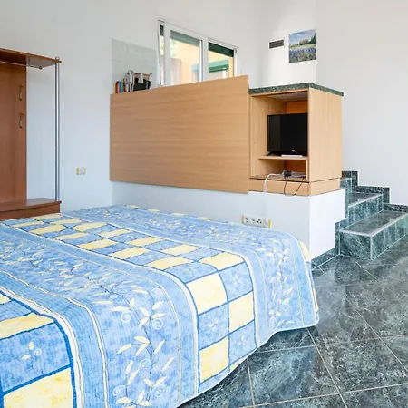 アパート Frka サリ